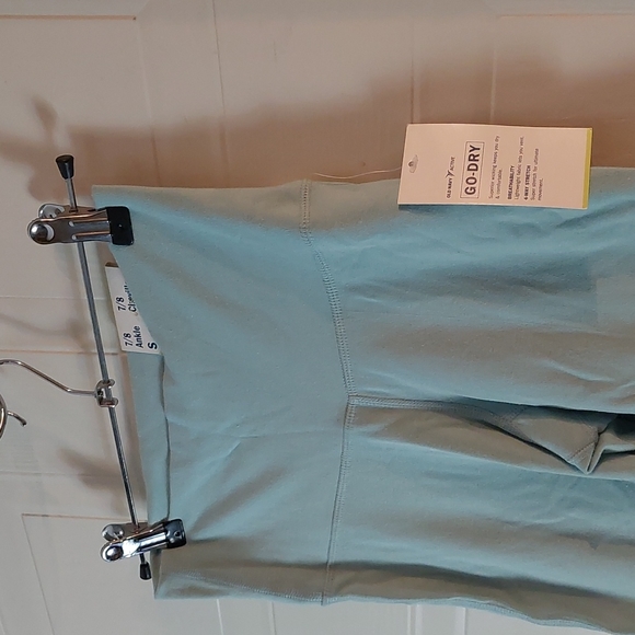 Old Navy go dry active leggings - Picture 4 of 5